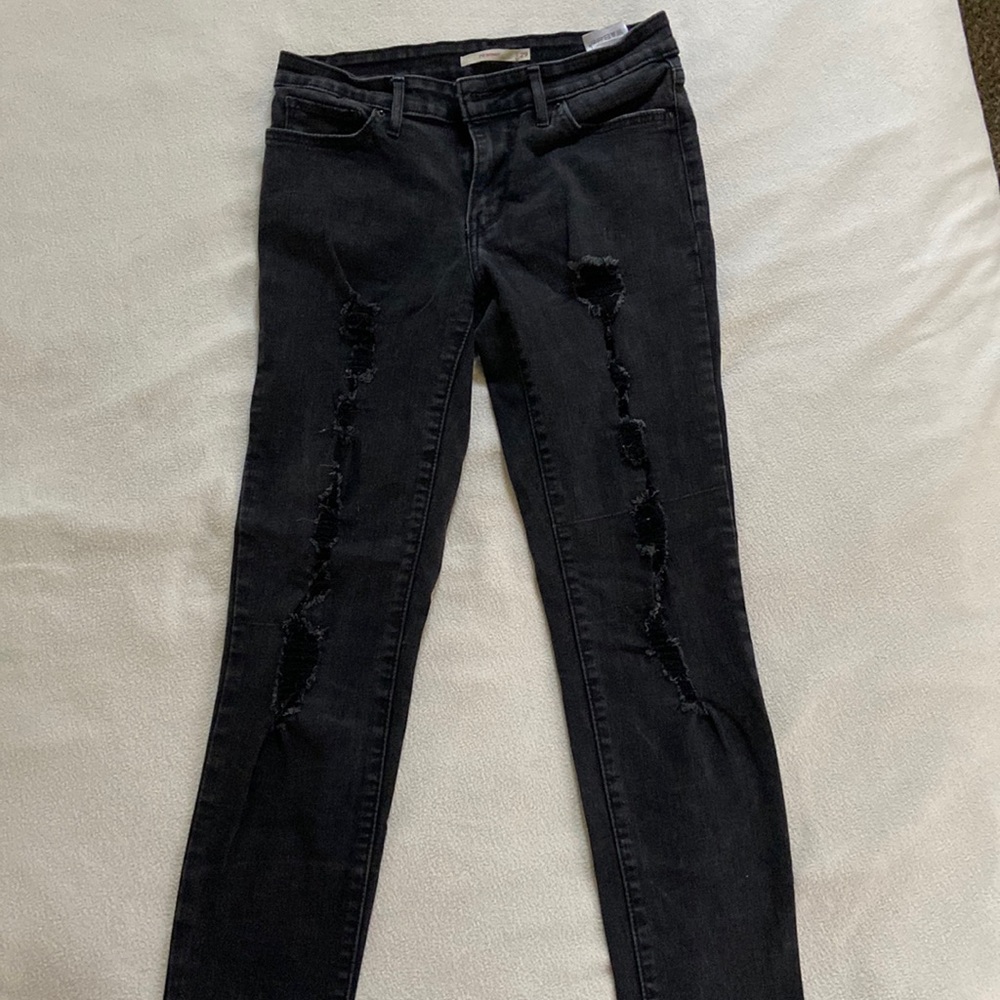 Levi’s 711 skinny jeans. Like new condition. Comes from a smoke free home